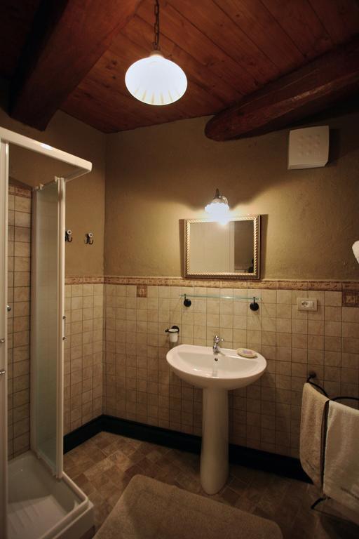 B&B Cascina Dell'Orso Castelsantangelo sul Nera Pokoj fotografie